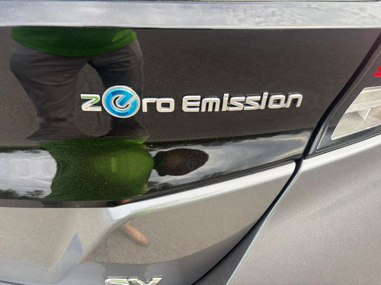 Nissan Leaf SV Hatchback 2021