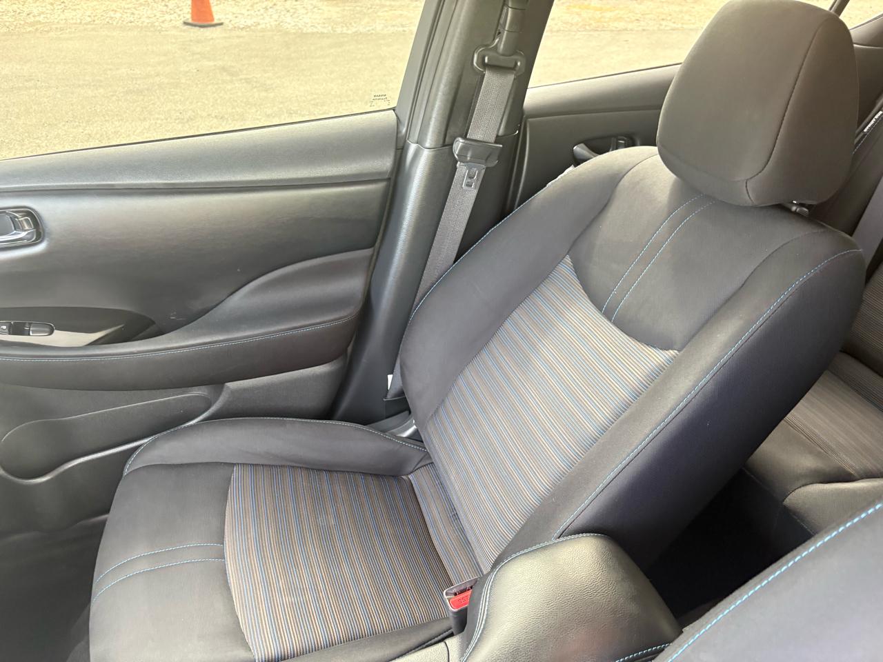 Nissan Leaf SV Hatchback 2021