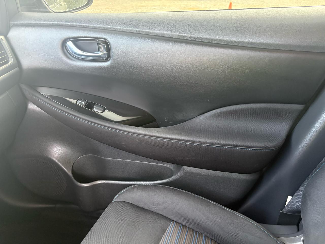 Nissan Leaf SV Hatchback 2021