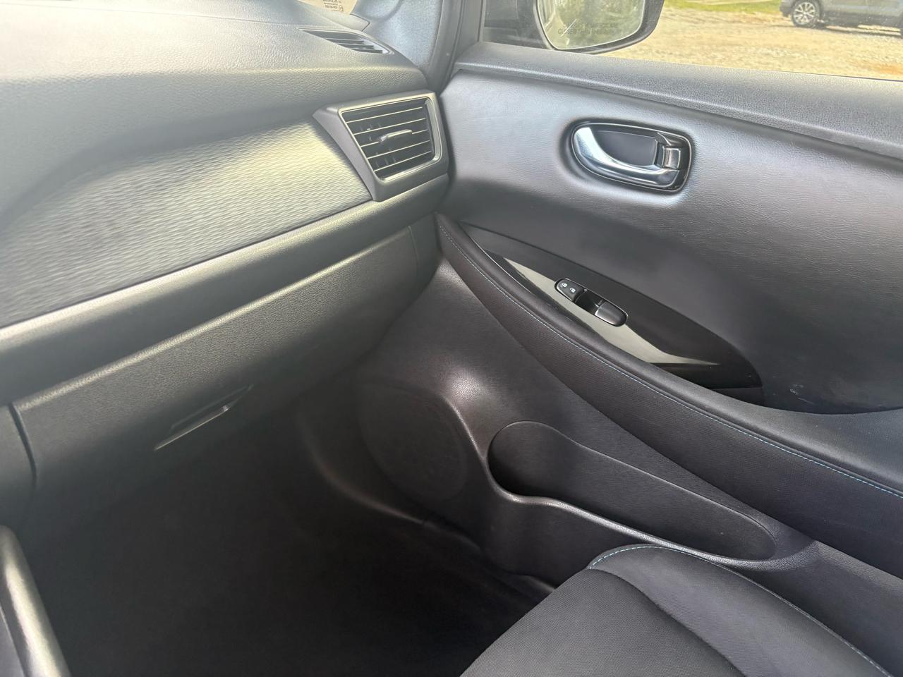 Nissan Leaf SV Hatchback 2021