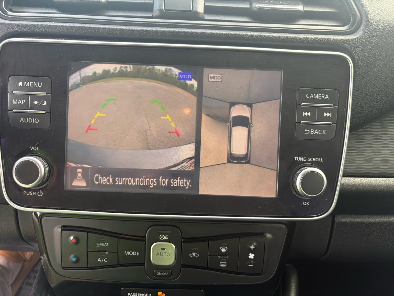 Nissan Leaf SV Hatchback 2021