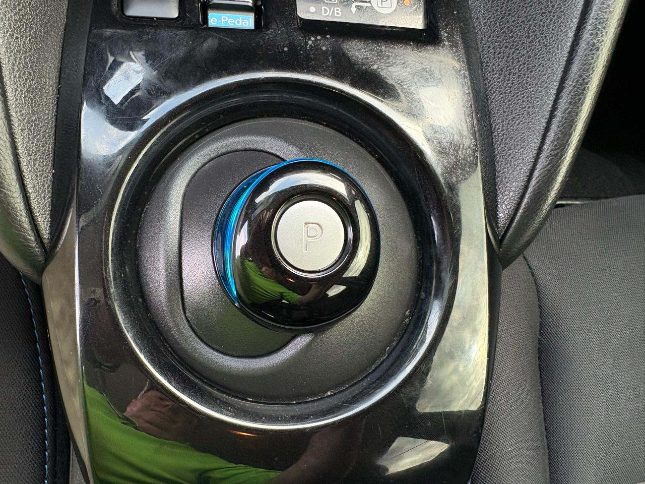 Nissan Leaf SV Hatchback 2021