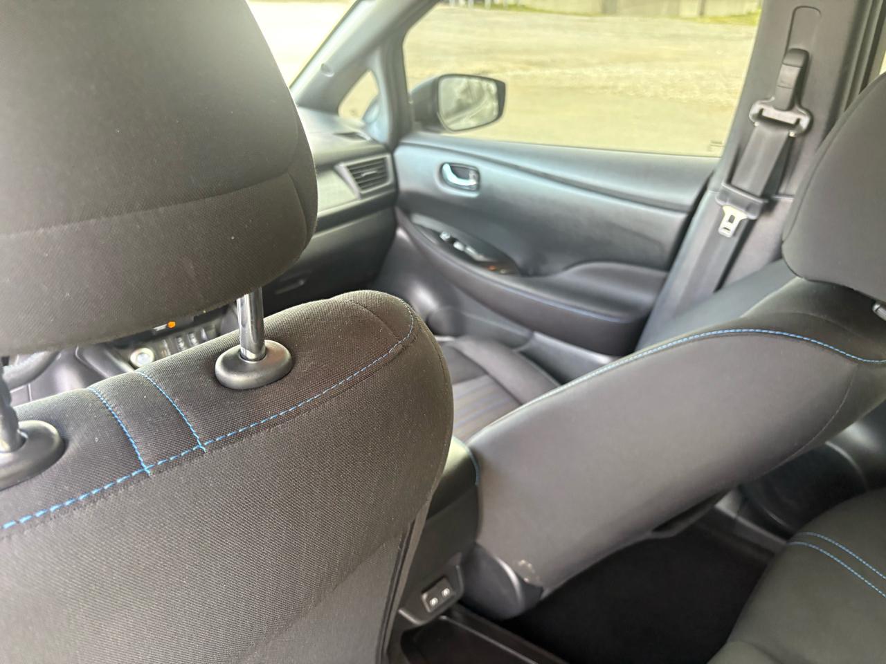 Nissan Leaf SV Hatchback 2021