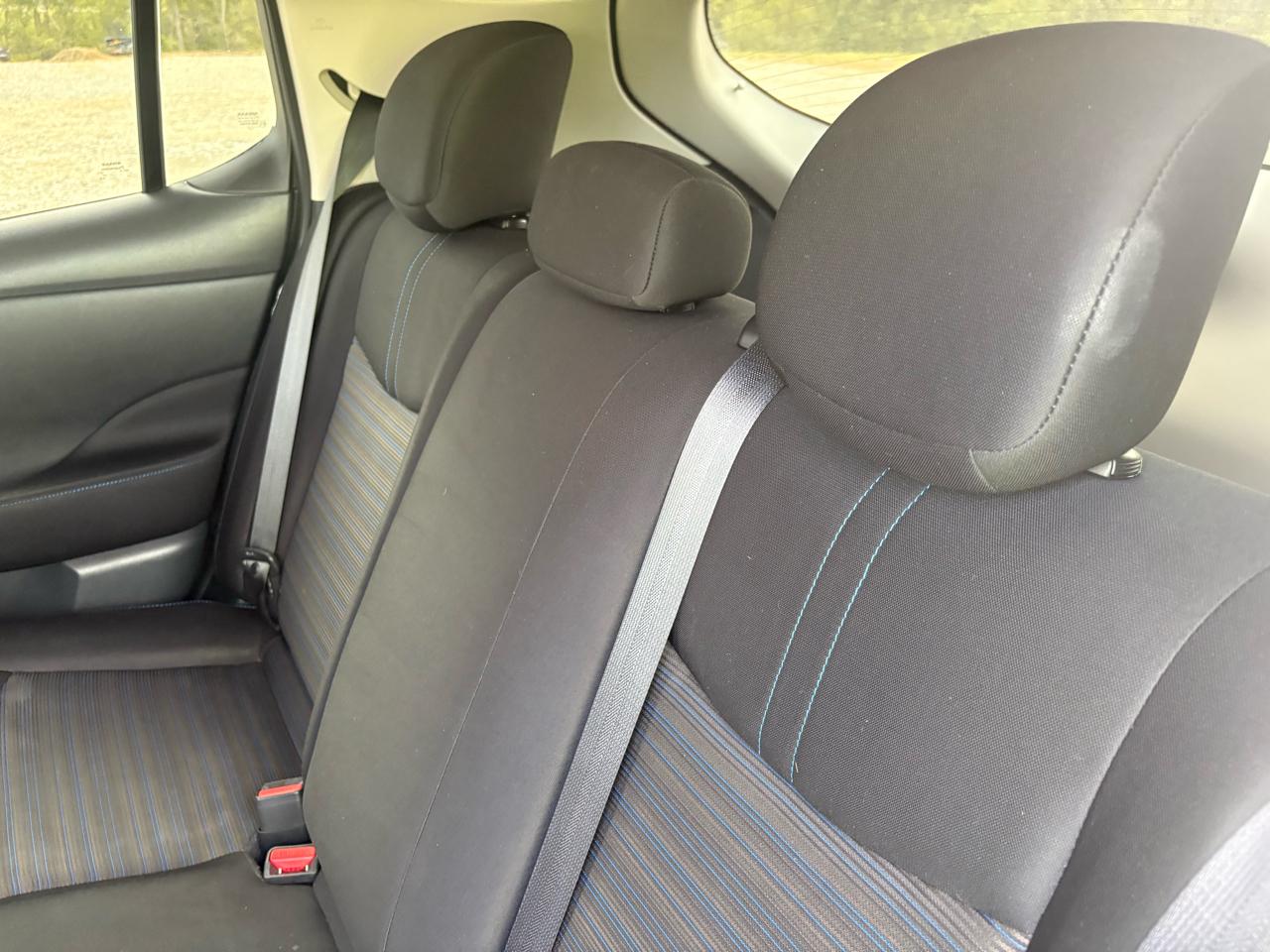 Nissan Leaf SV Hatchback 2021