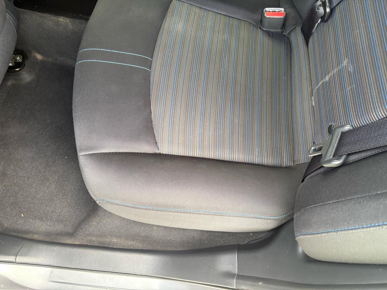 Nissan Leaf SV Hatchback 2021