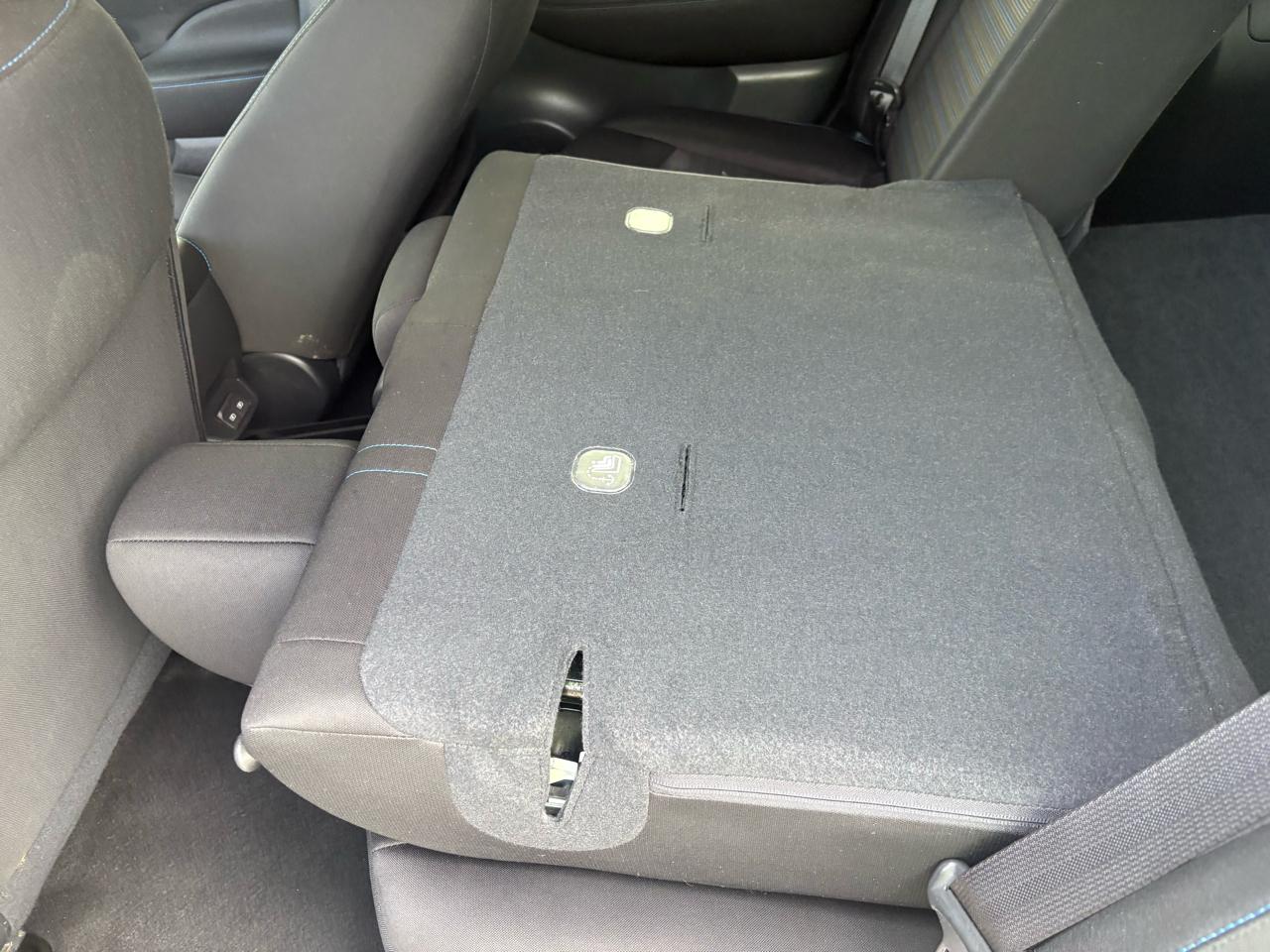 Nissan Leaf SV Hatchback 2021