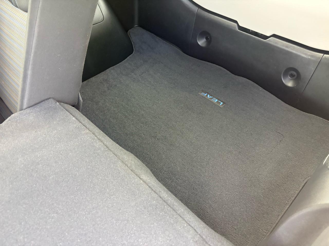 Nissan Leaf SV Hatchback 2021