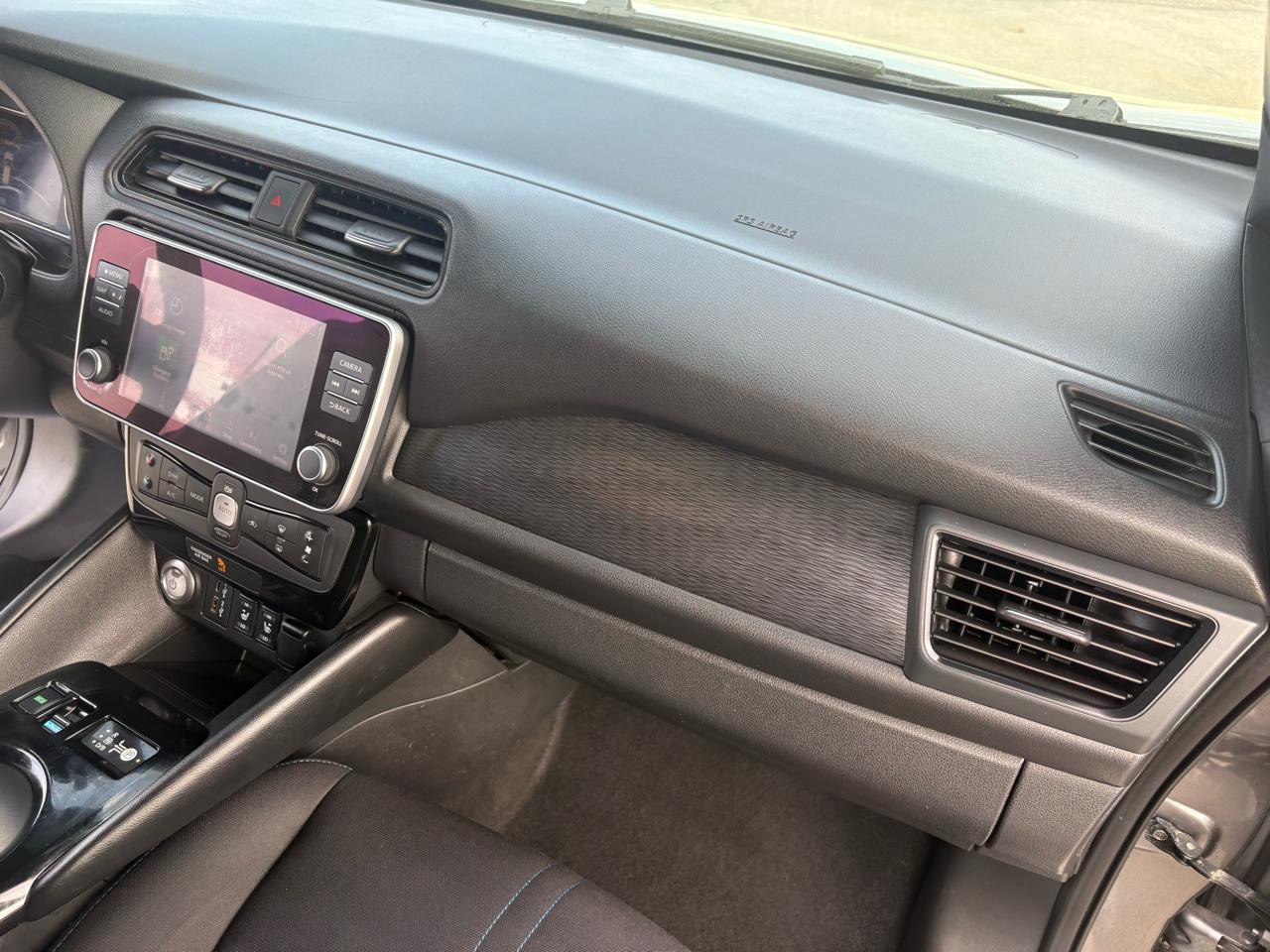 Nissan Leaf SV Hatchback 2021