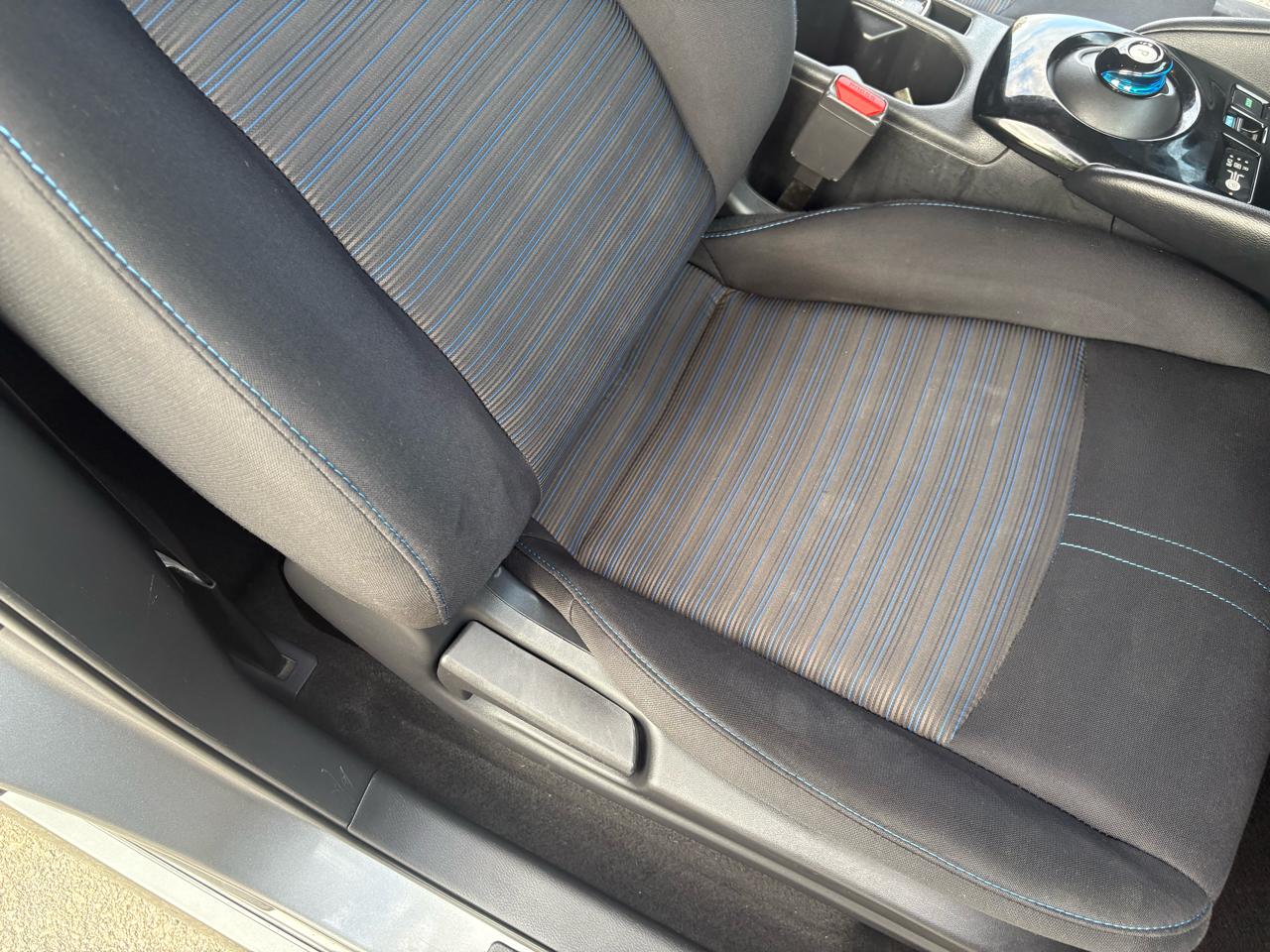 Nissan Leaf SV Hatchback 2021