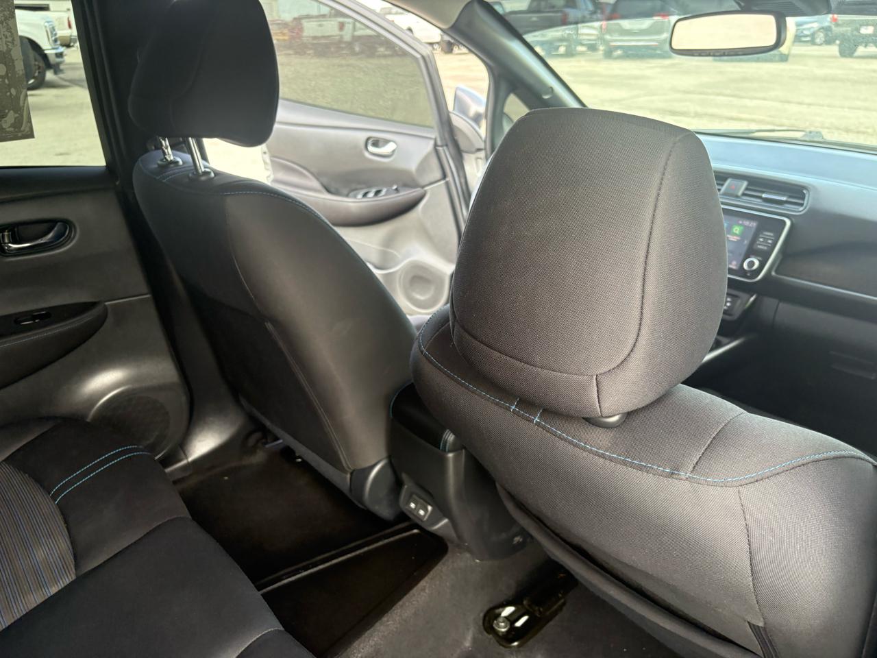 Nissan Leaf SV Hatchback 2021