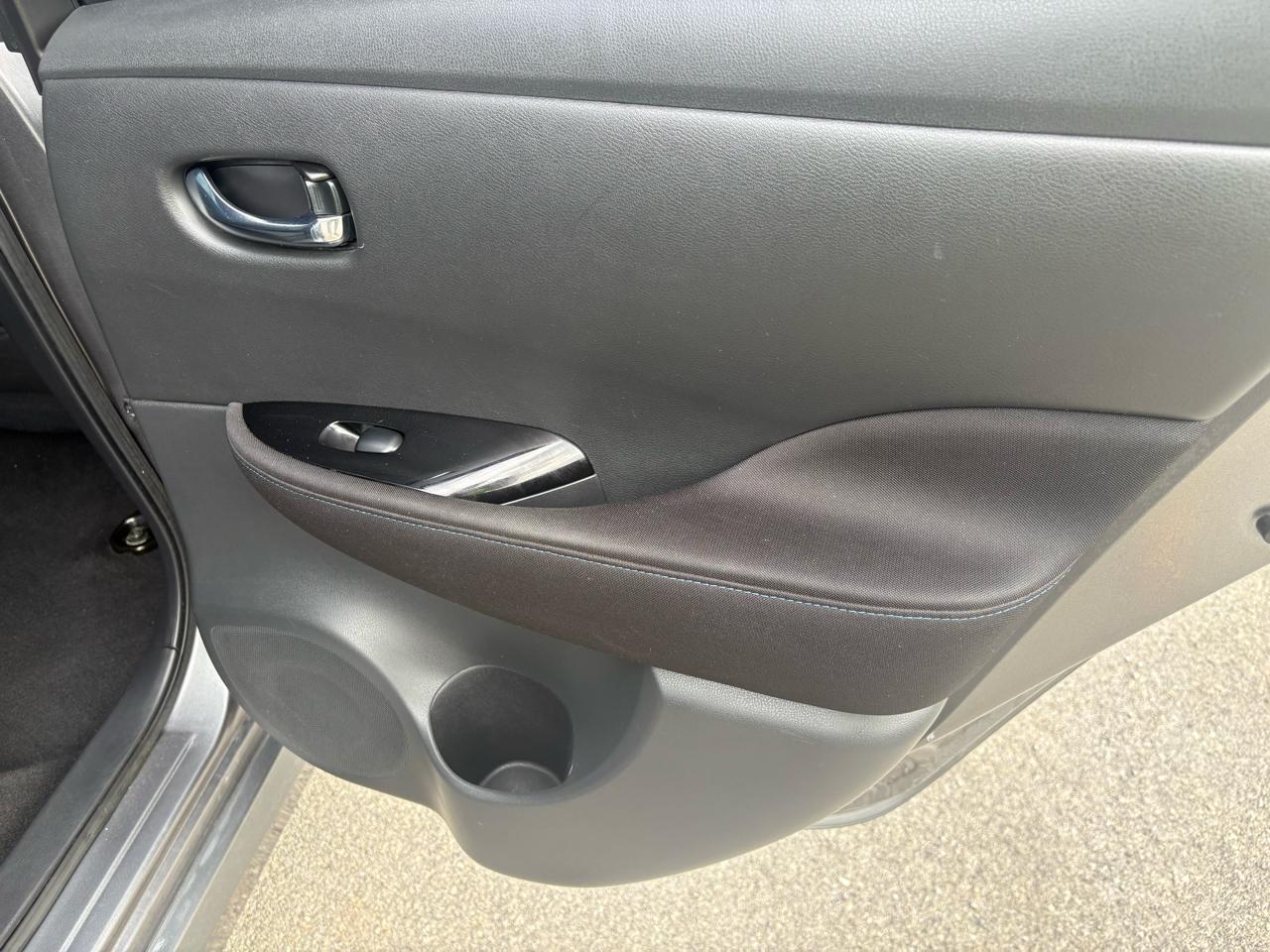 Nissan Leaf SV Hatchback 2021