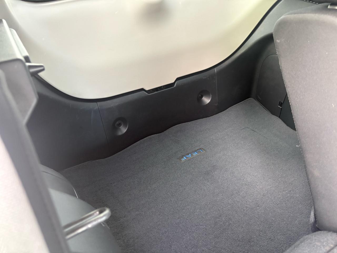 Nissan Leaf SV Hatchback 2021