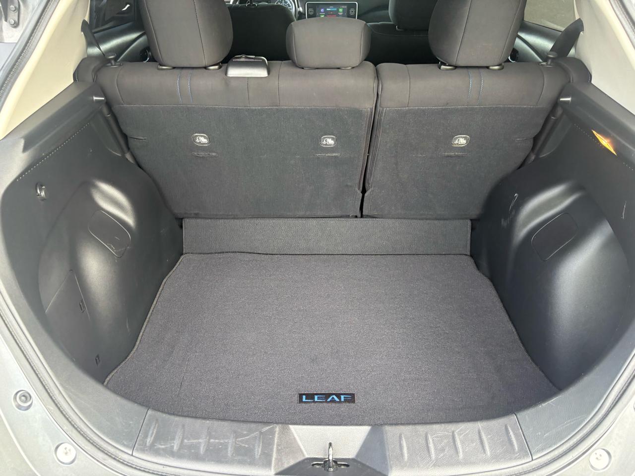 Nissan Leaf SV Hatchback 2021