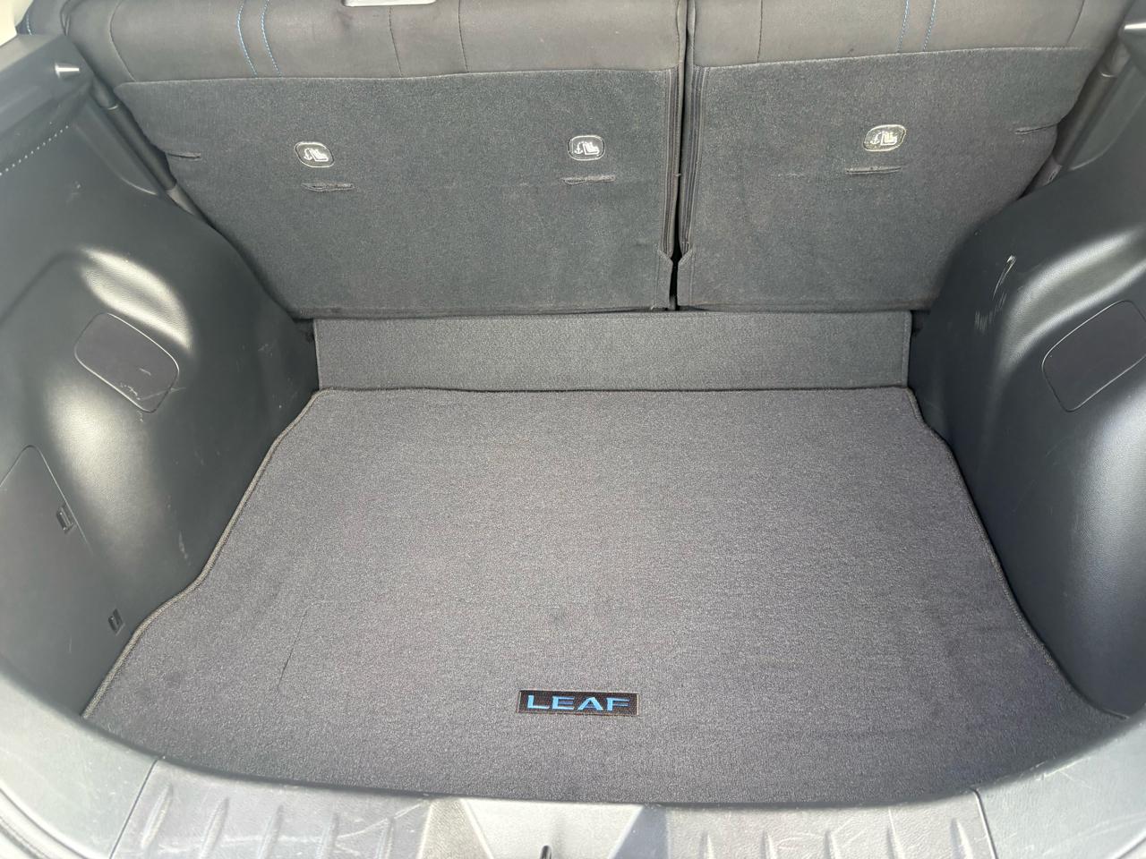 Nissan Leaf SV Hatchback 2021