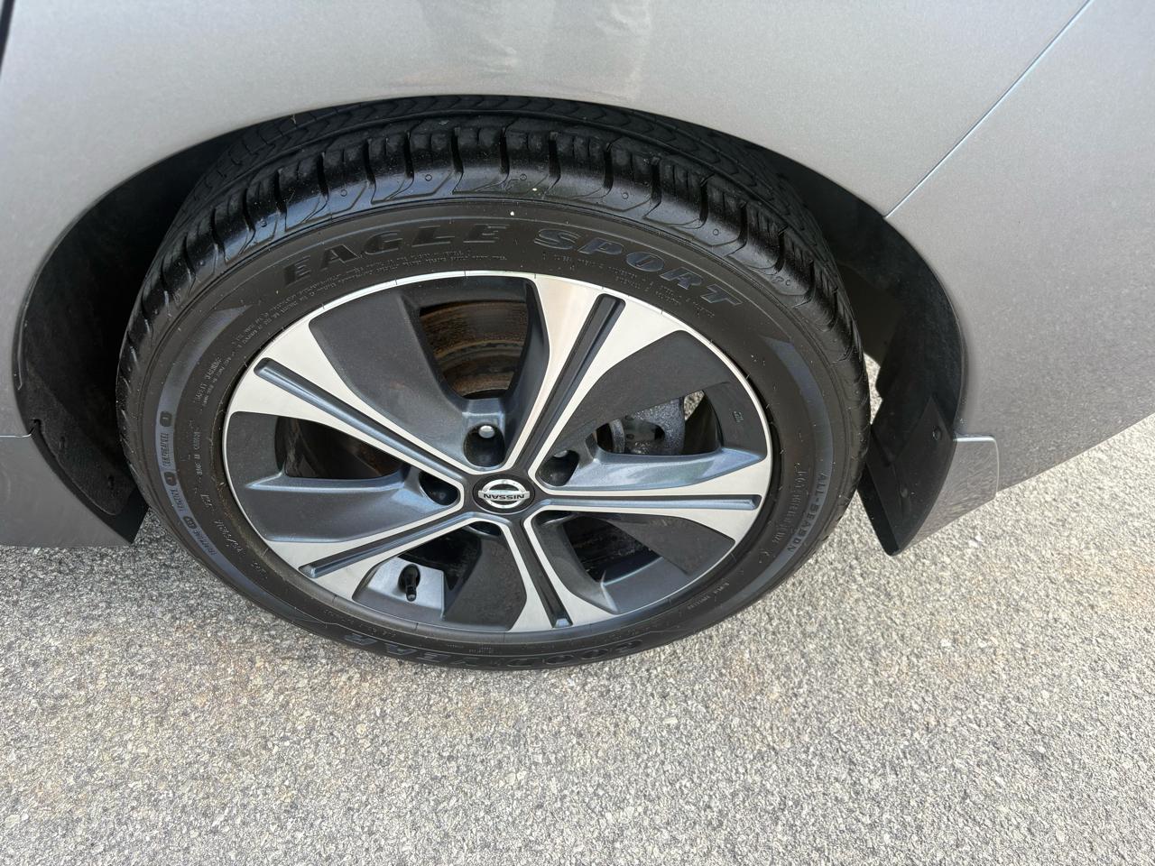 Nissan Leaf SV Hatchback 2021