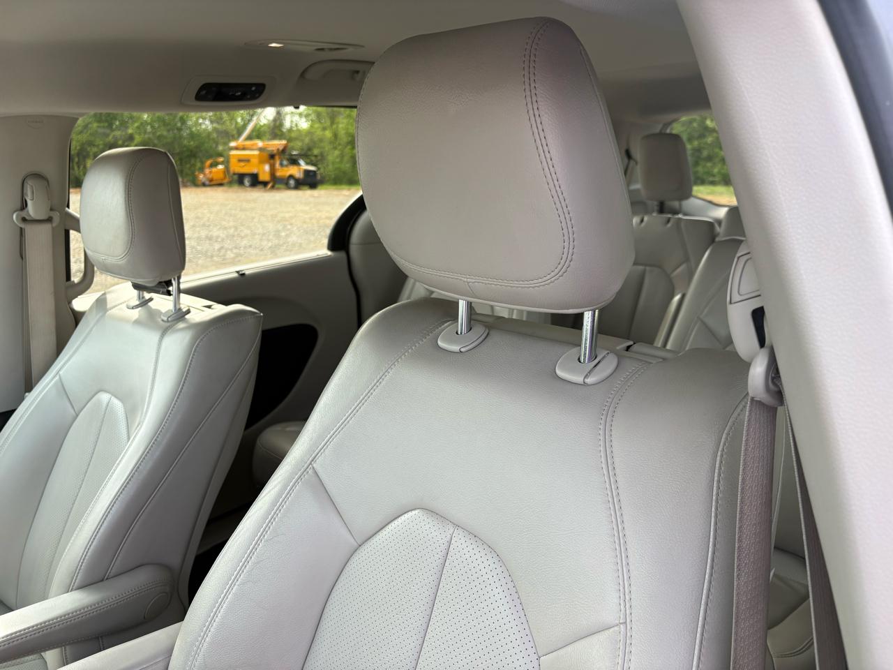 Chrysler Pacifica Touring-L Plus FWD 2017