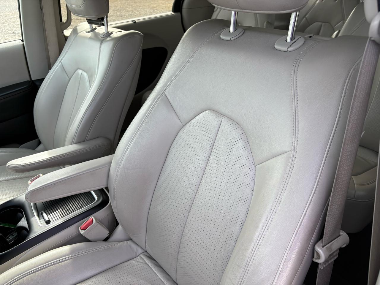 Chrysler Pacifica Touring-L Plus FWD 2017