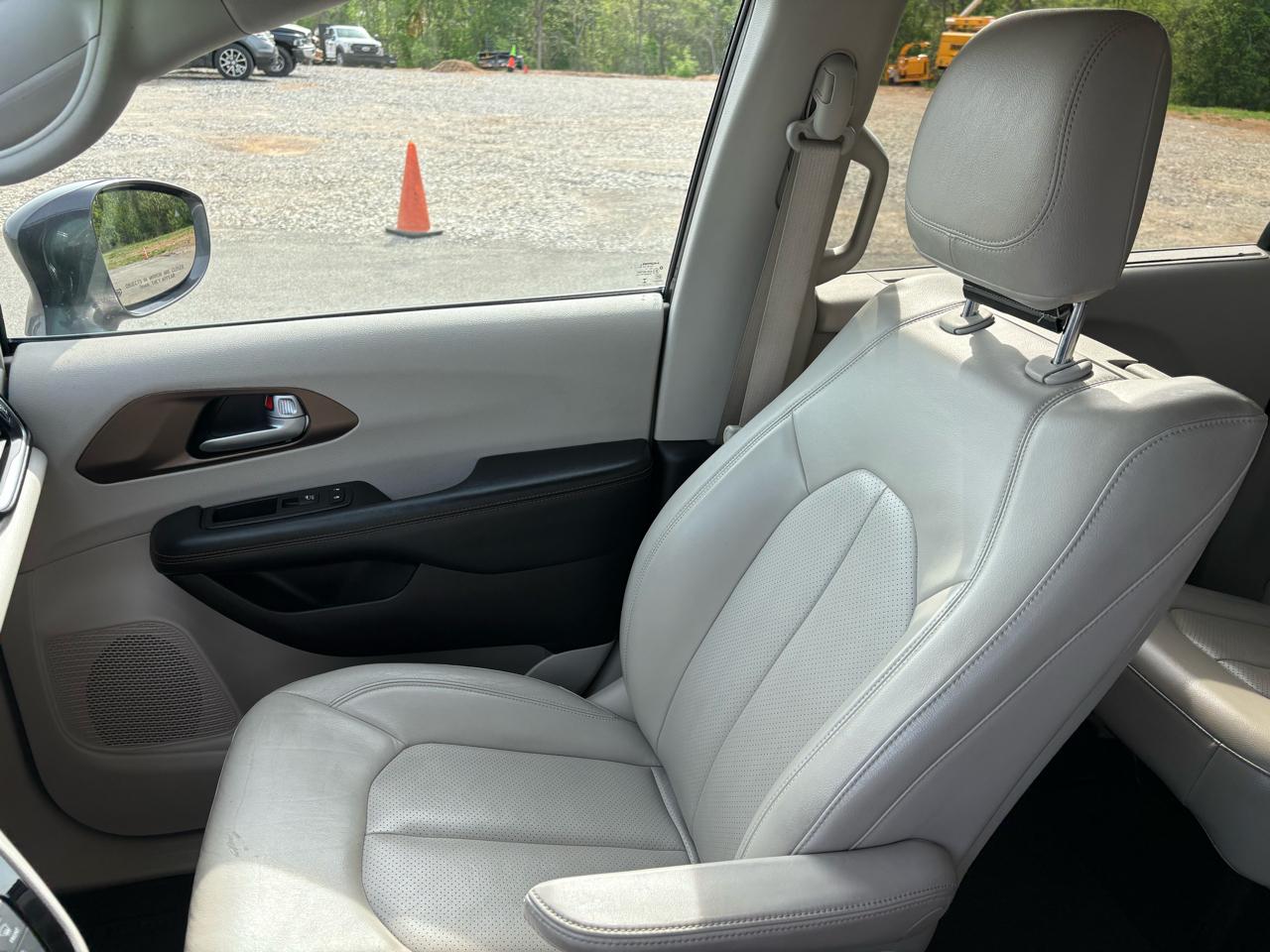 Chrysler Pacifica Touring-L Plus FWD 2017