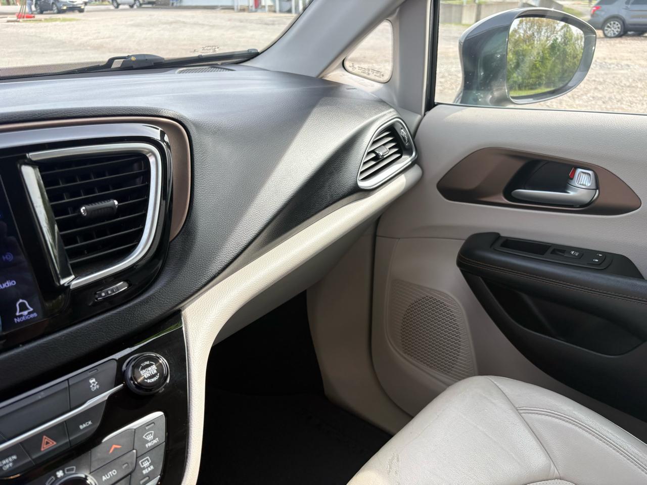 Chrysler Pacifica Touring-L Plus FWD 2017