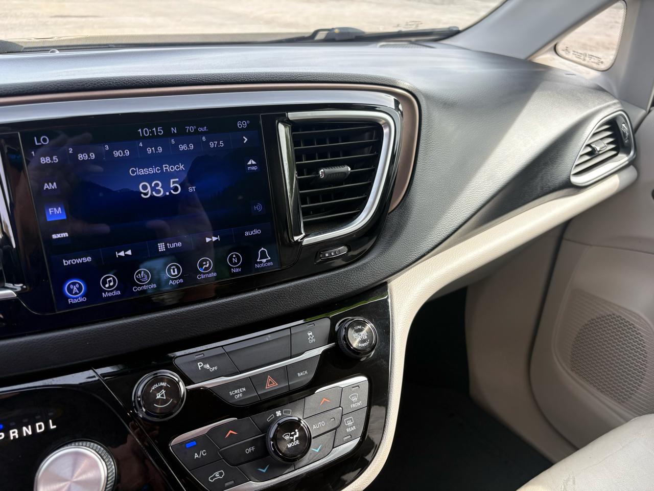 Chrysler Pacifica Touring-L Plus FWD 2017