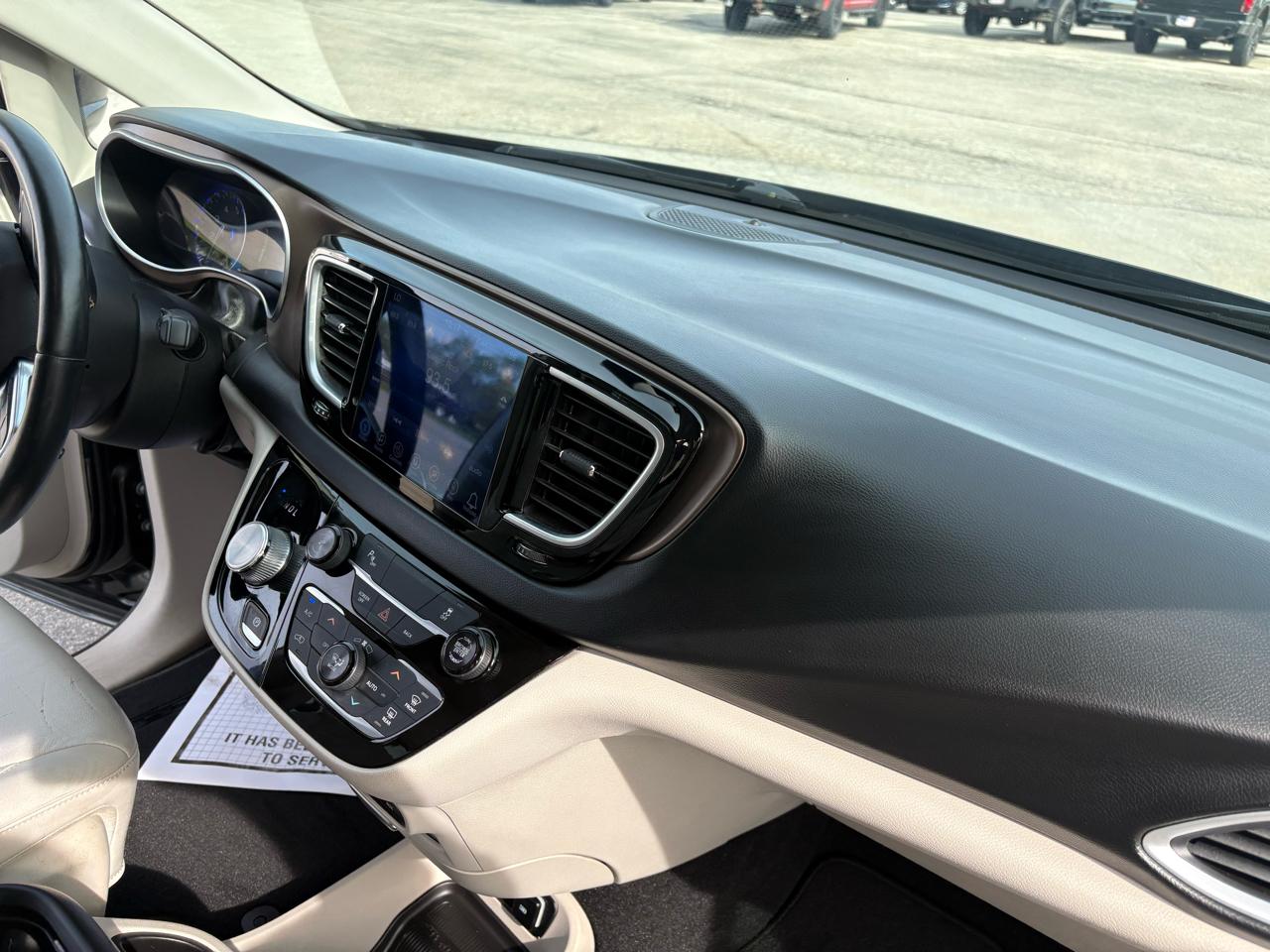 Chrysler Pacifica Touring-L Plus FWD 2017