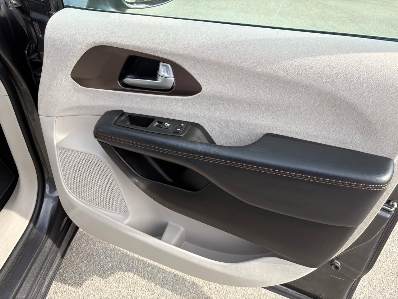 Chrysler Pacifica Touring-L Plus FWD 2017