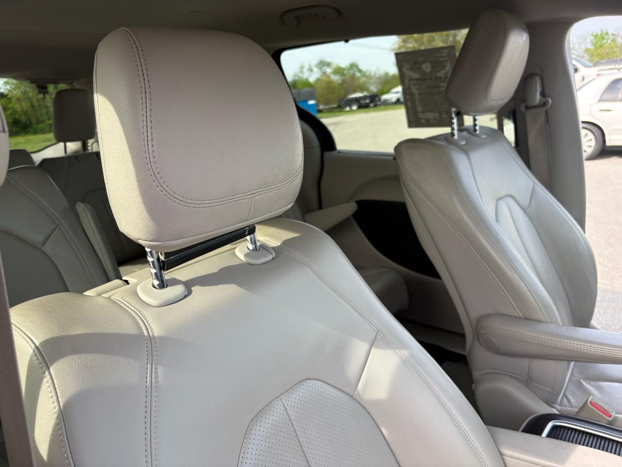 Chrysler Pacifica Touring-L Plus FWD 2017