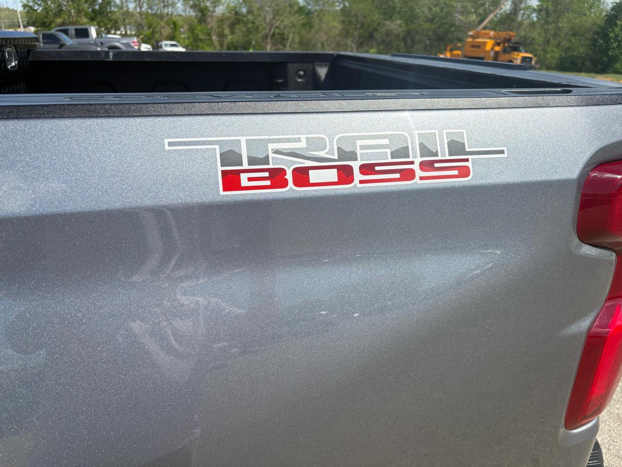 Chevrolet Silverado 1500 4WD Crew Cab 147" Custom Trail Boss 2021