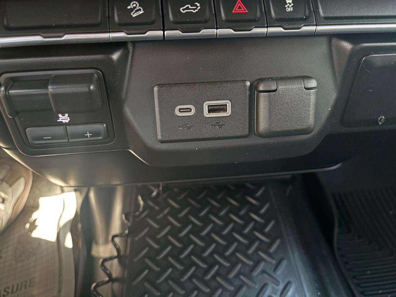 Chevrolet Silverado 1500 4WD Crew Cab 147" Custom Trail Boss 2021