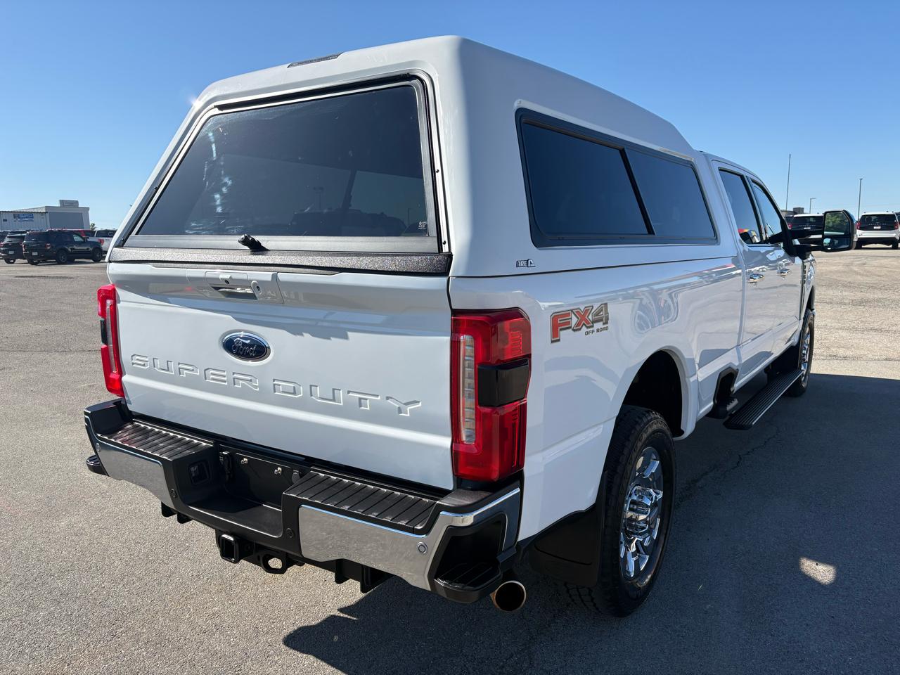 Ford Super Duty F-350 SRW Lariat 4WD Crew Cab 8' Box 2023