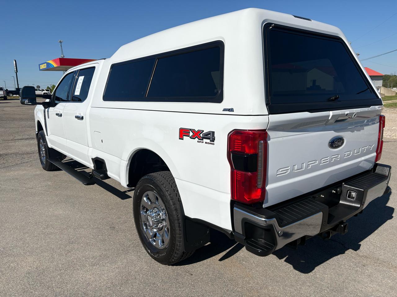 Ford Super Duty F-350 SRW Lariat 4WD Crew Cab 8' Box 2023