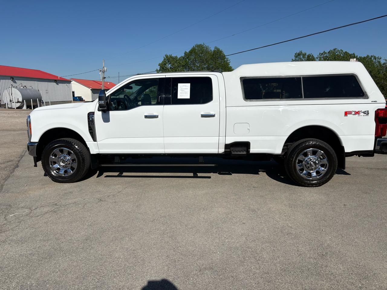 Ford Super Duty F-350 SRW Lariat 4WD Crew Cab 8' Box 2023
