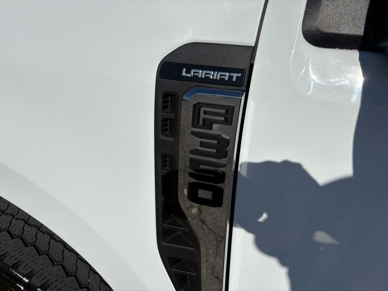 Ford Super Duty F-350 SRW Lariat 4WD Crew Cab 8' Box 2023