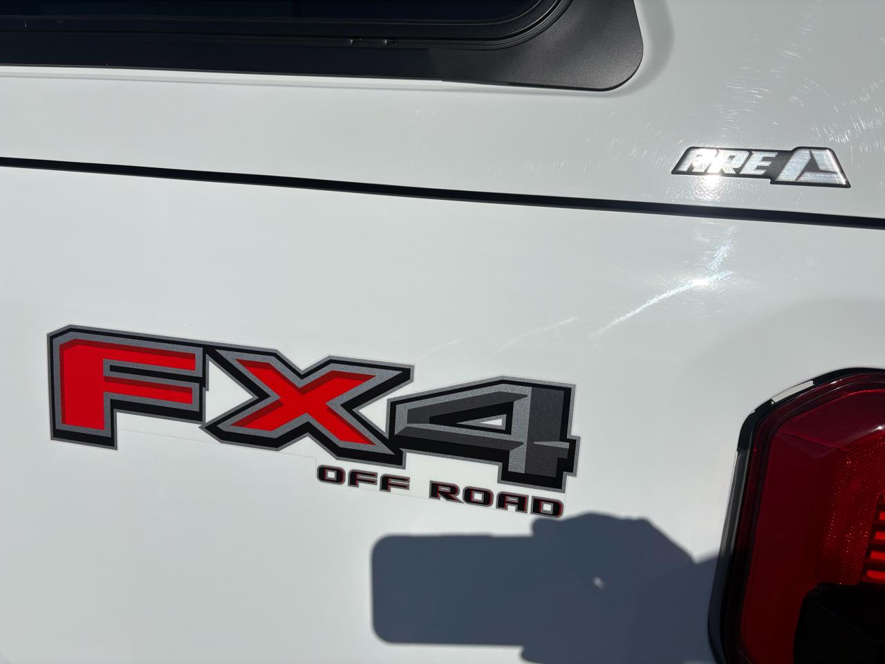 Ford Super Duty F-350 SRW Lariat 4WD Crew Cab 8' Box 2023