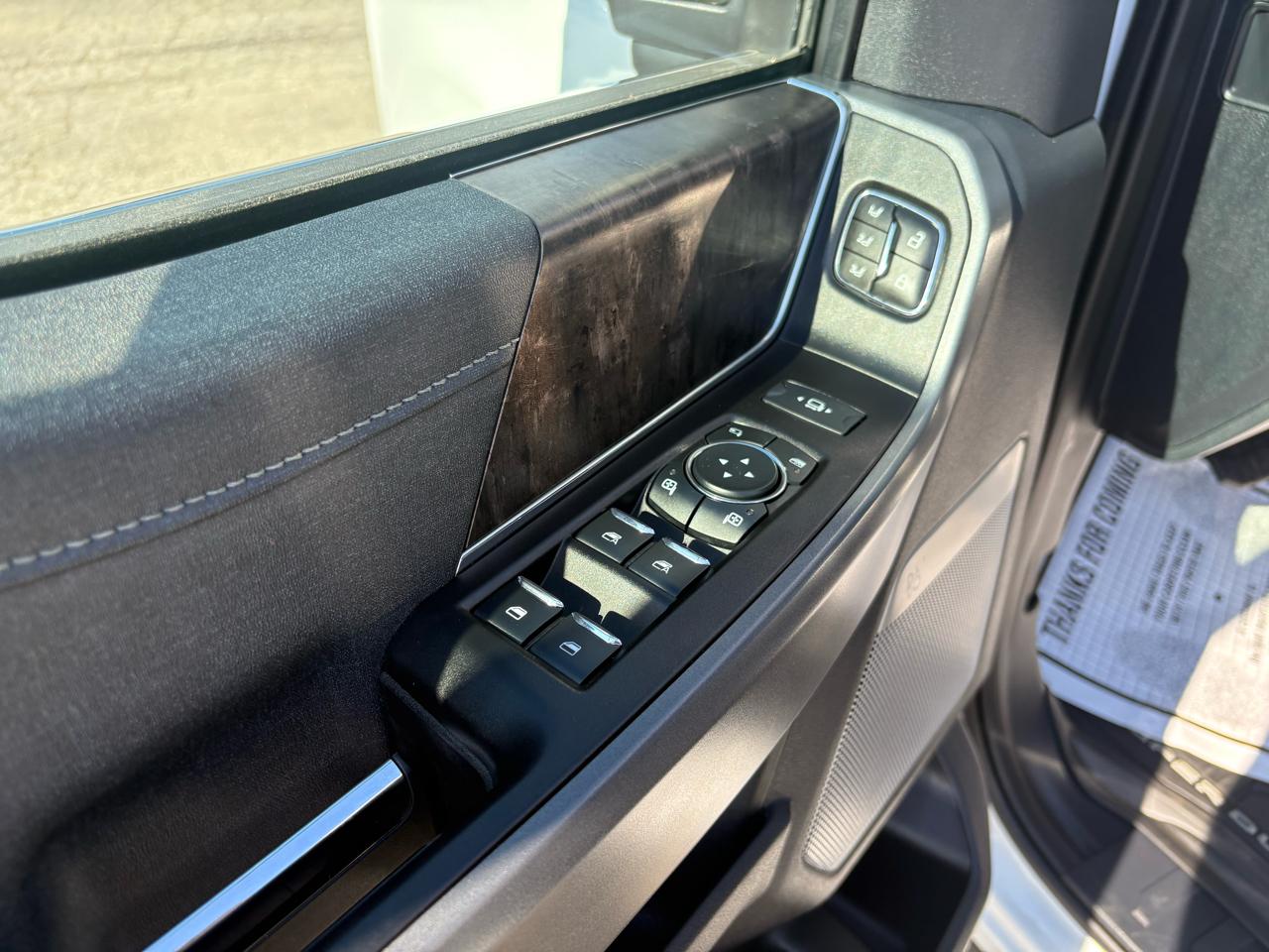 Ford Super Duty F-350 SRW Lariat 4WD Crew Cab 8' Box 2023