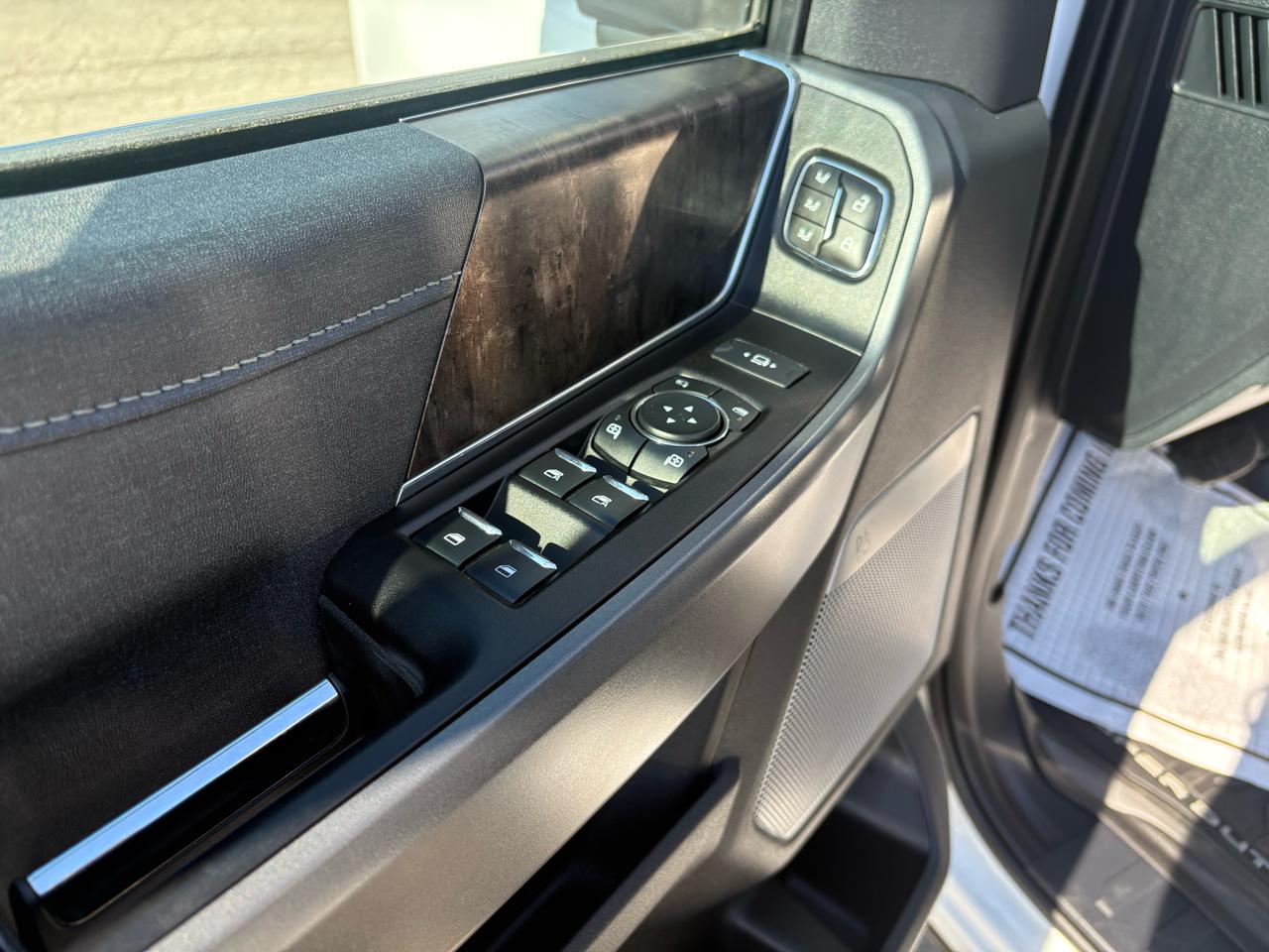 Ford Super Duty F-350 SRW Lariat 4WD Crew Cab 8' Box 2023