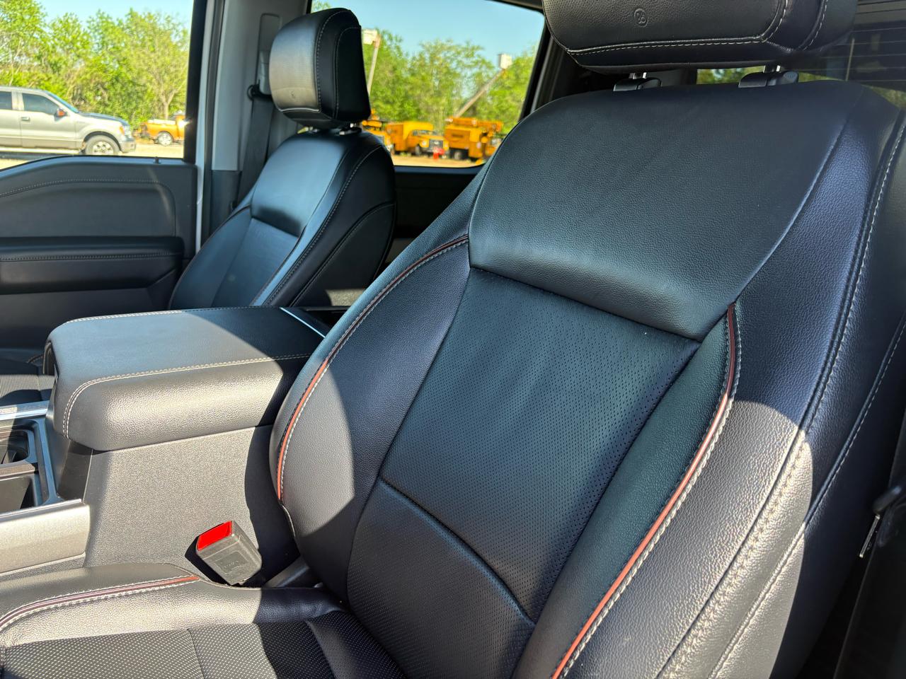 Ford Super Duty F-350 SRW Lariat 4WD Crew Cab 8' Box 2023