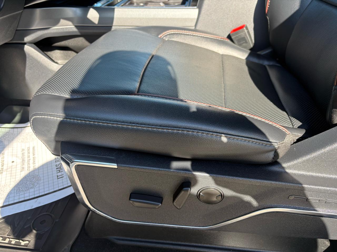 Ford Super Duty F-350 SRW Lariat 4WD Crew Cab 8' Box 2023