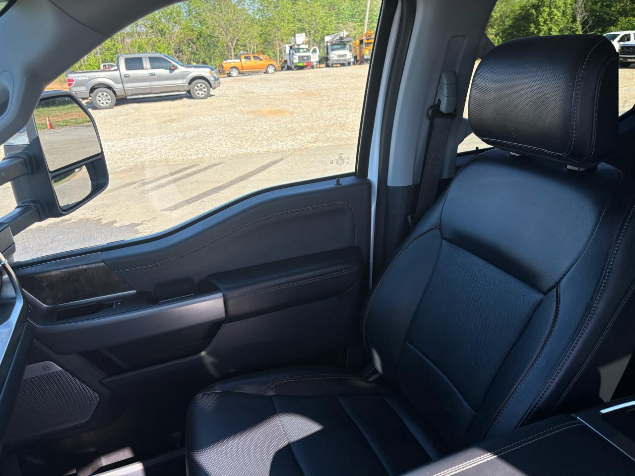 Ford Super Duty F-350 SRW Lariat 4WD Crew Cab 8' Box 2023