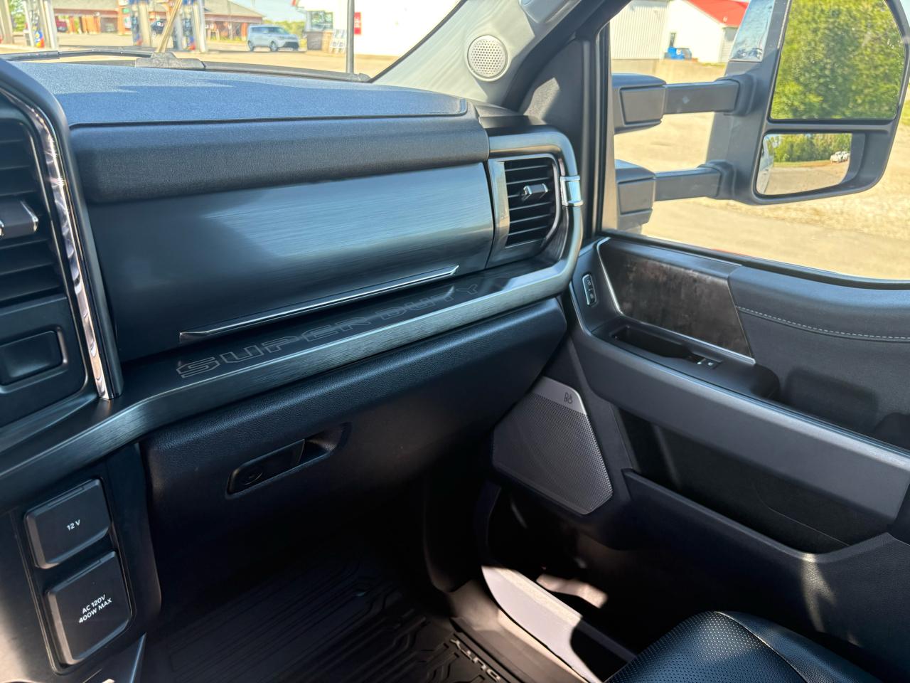 Ford Super Duty F-350 SRW Lariat 4WD Crew Cab 8' Box 2023