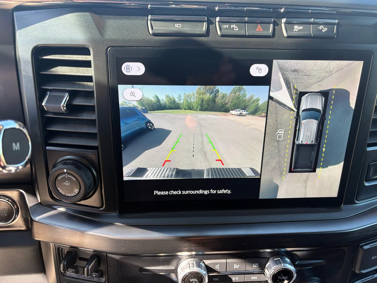 Ford Super Duty F-350 SRW Lariat 4WD Crew Cab 8' Box 2023