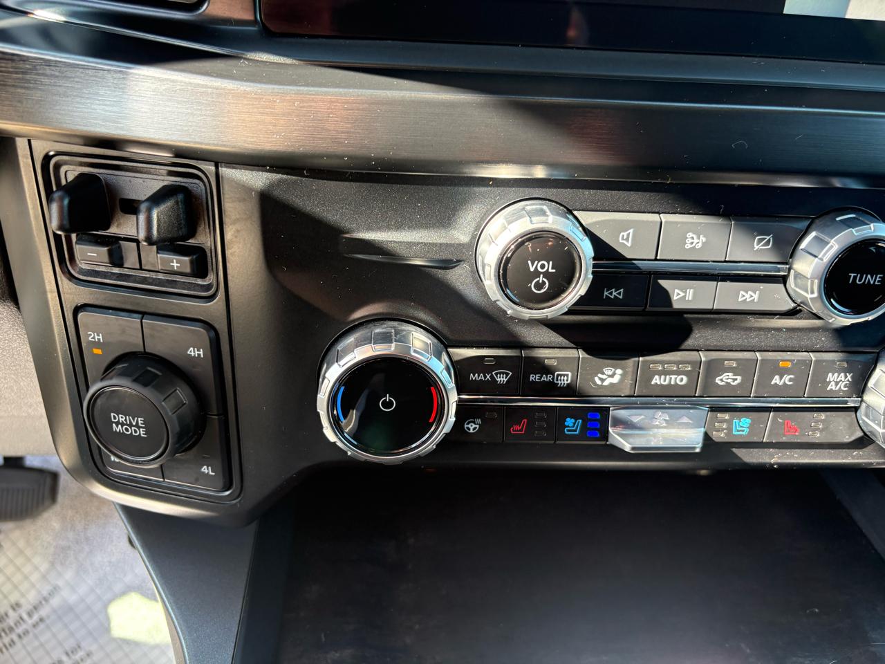 Ford Super Duty F-350 SRW Lariat 4WD Crew Cab 8' Box 2023