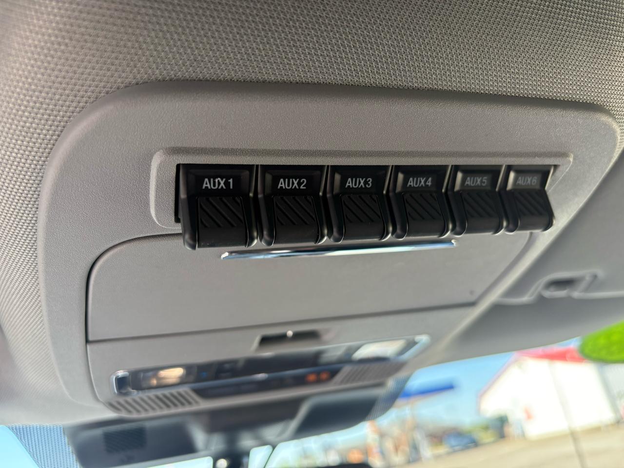 Ford Super Duty F-350 SRW Lariat 4WD Crew Cab 8' Box 2023