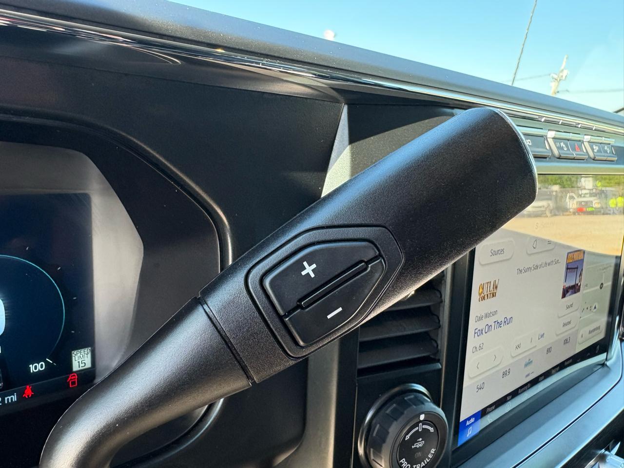 Ford Super Duty F-350 SRW Lariat 4WD Crew Cab 8' Box 2023