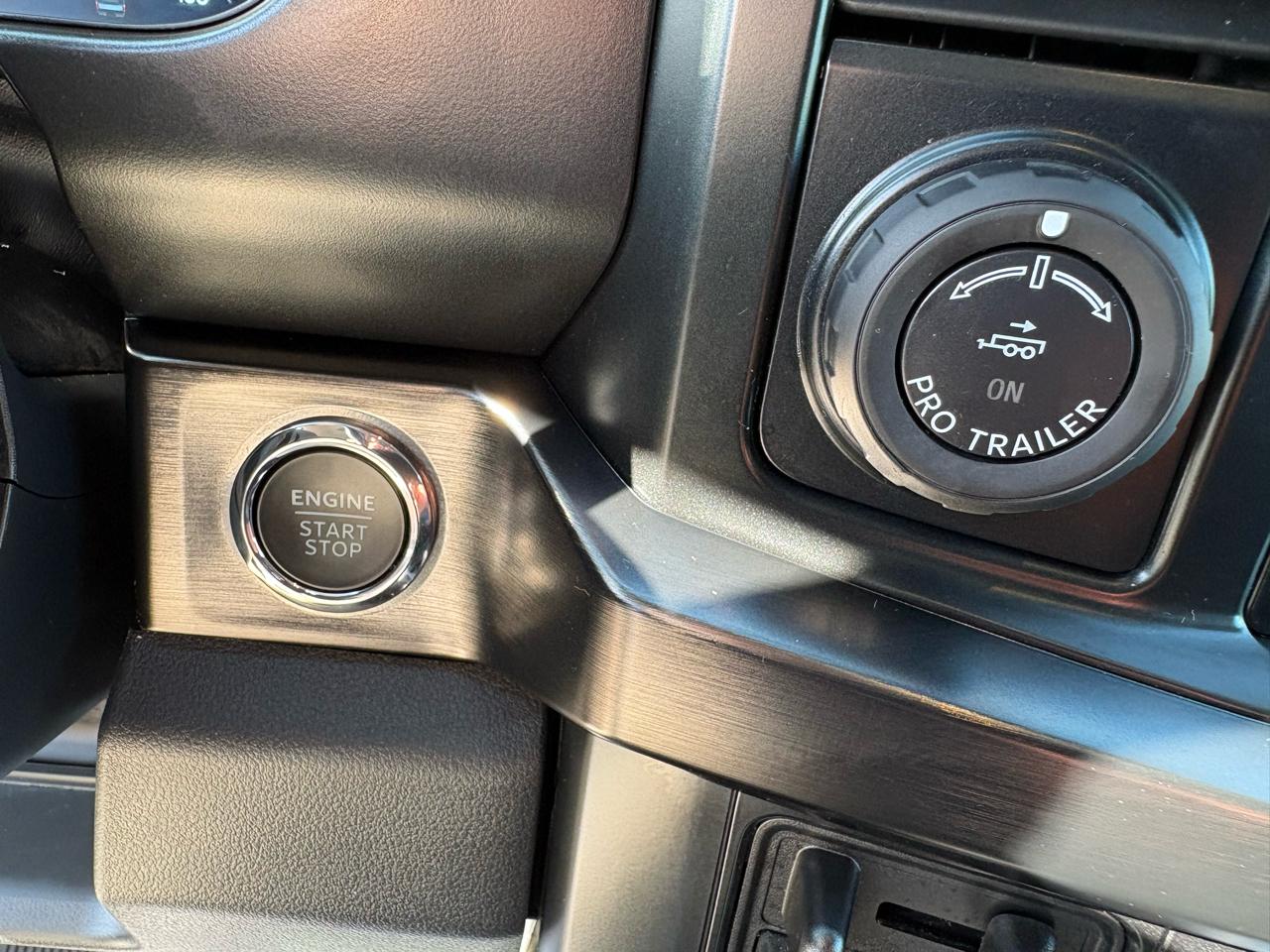 Ford Super Duty F-350 SRW Lariat 4WD Crew Cab 8' Box 2023