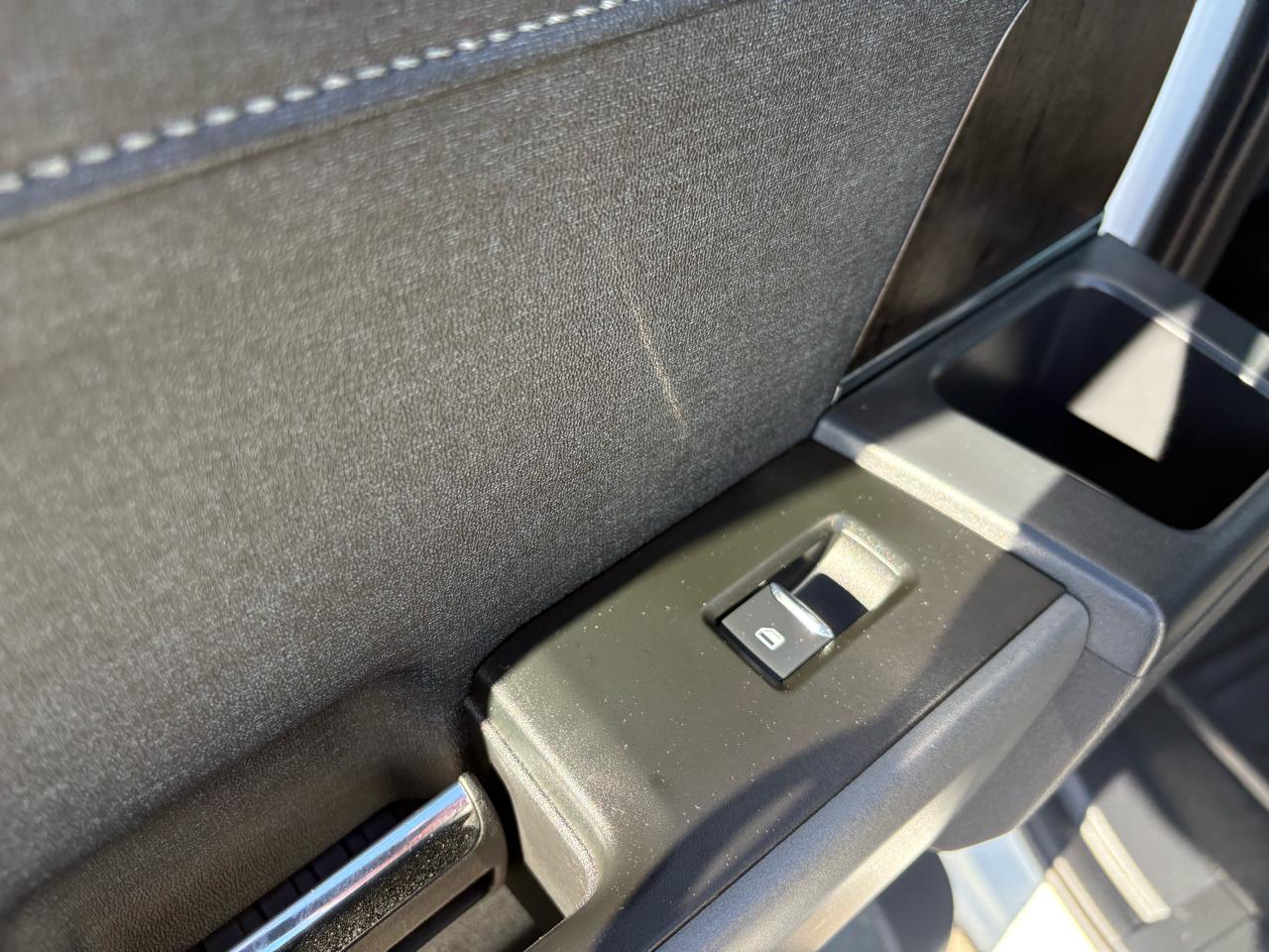 Ford Super Duty F-350 SRW Lariat 4WD Crew Cab 8' Box 2023