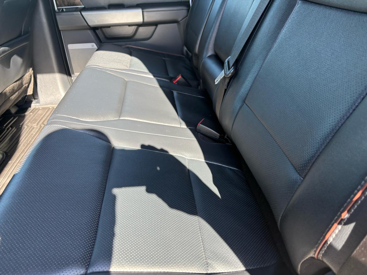 Ford Super Duty F-350 SRW Lariat 4WD Crew Cab 8' Box 2023