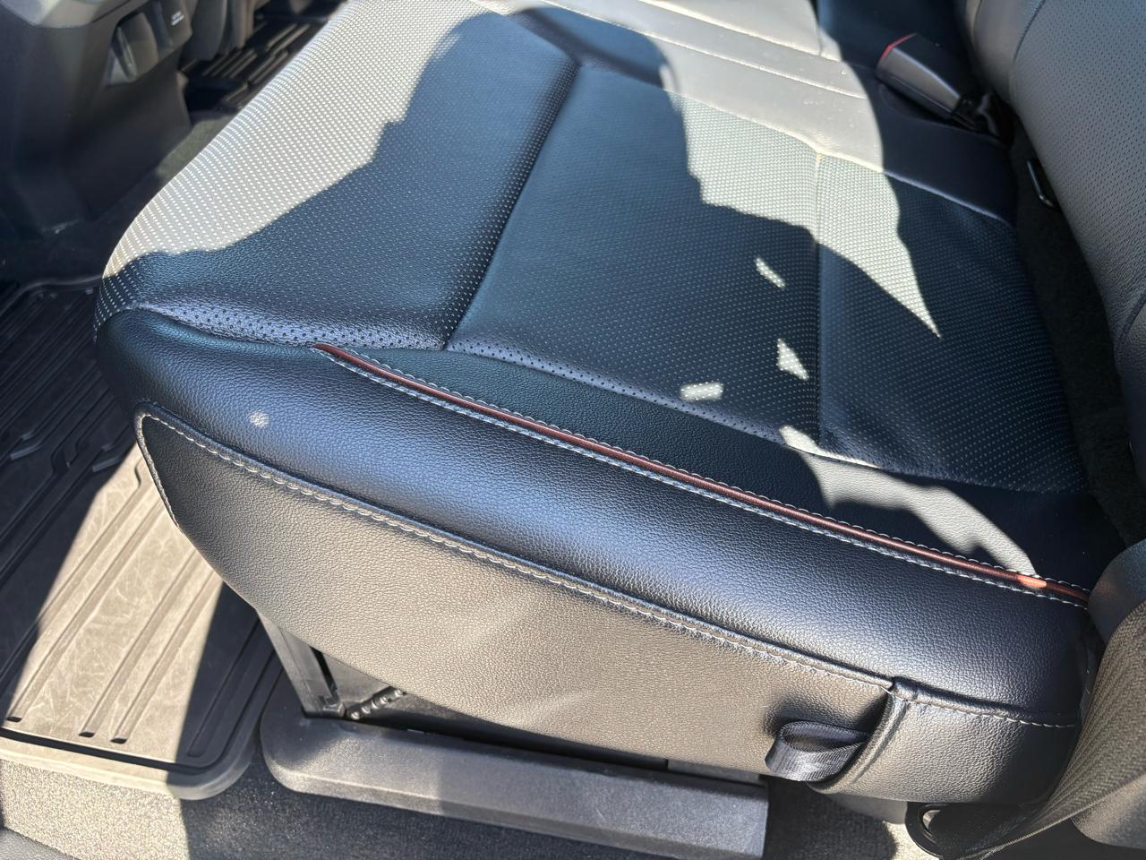 Ford Super Duty F-350 SRW Lariat 4WD Crew Cab 8' Box 2023