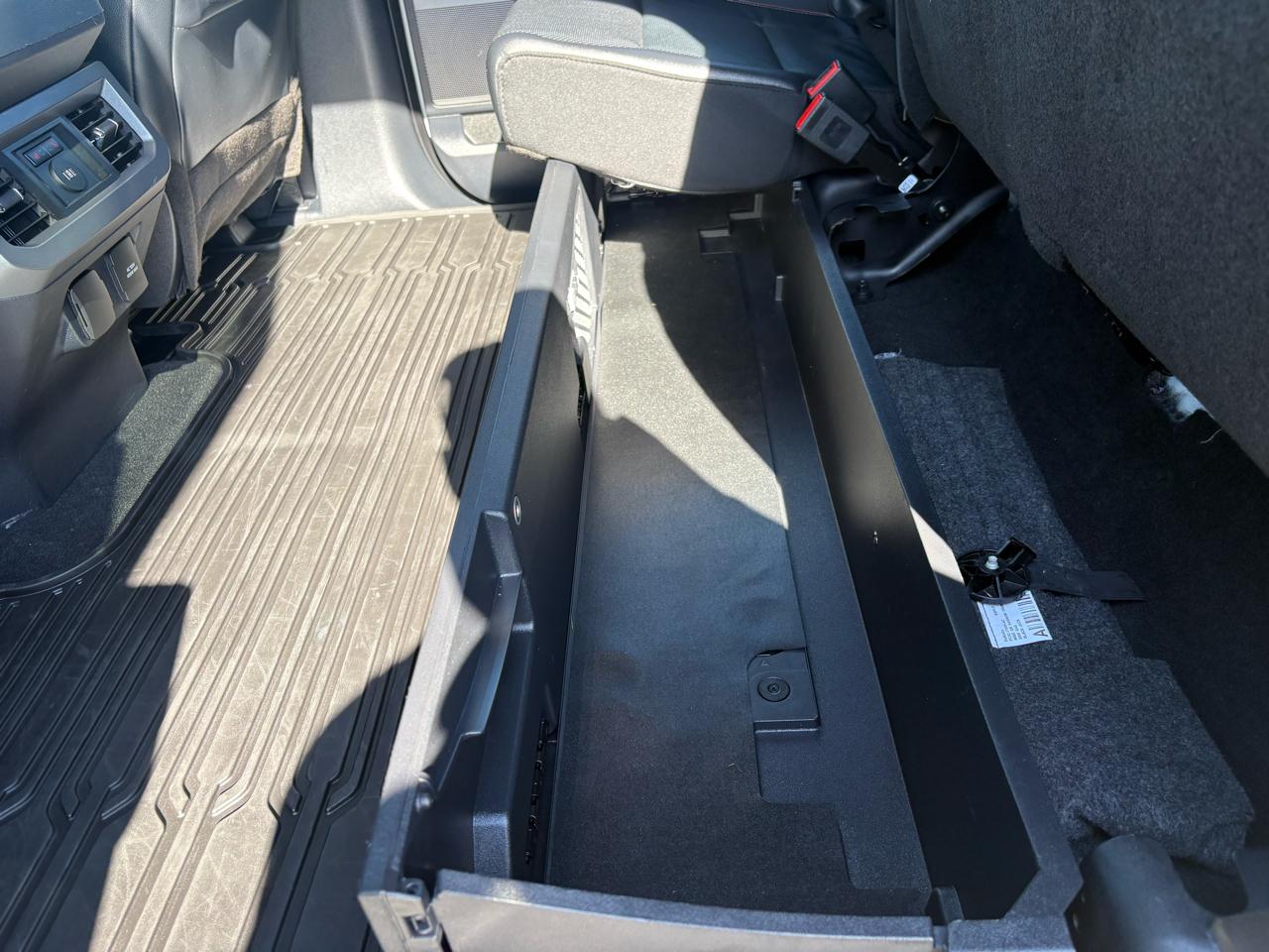 Ford Super Duty F-350 SRW Lariat 4WD Crew Cab 8' Box 2023