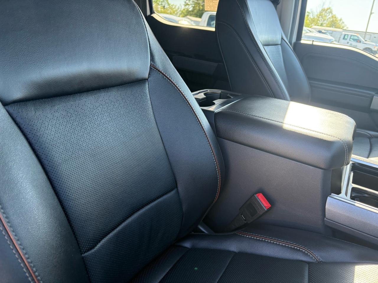 Ford Super Duty F-350 SRW Lariat 4WD Crew Cab 8' Box 2023